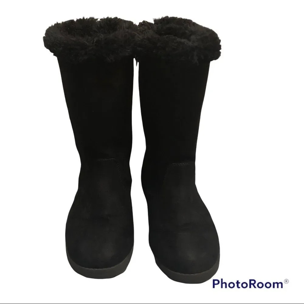 Cat & Jack Girl’s Kameryn Faux-Fur Shearling Boots. Black. Size 2